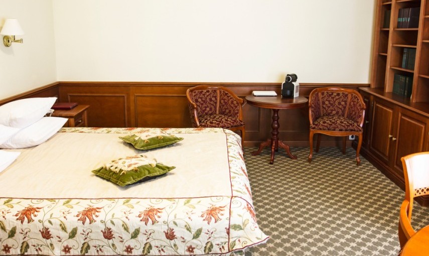 7 Key Elements Of An ElderlyFriendly Bedroom