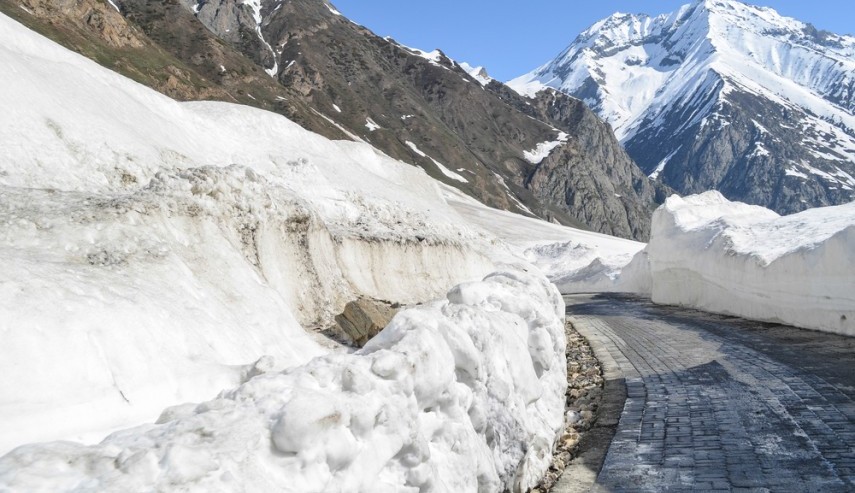 Snowfall, Rains Shut Jammu-Srinagar Highway, Flight Ops Suspended